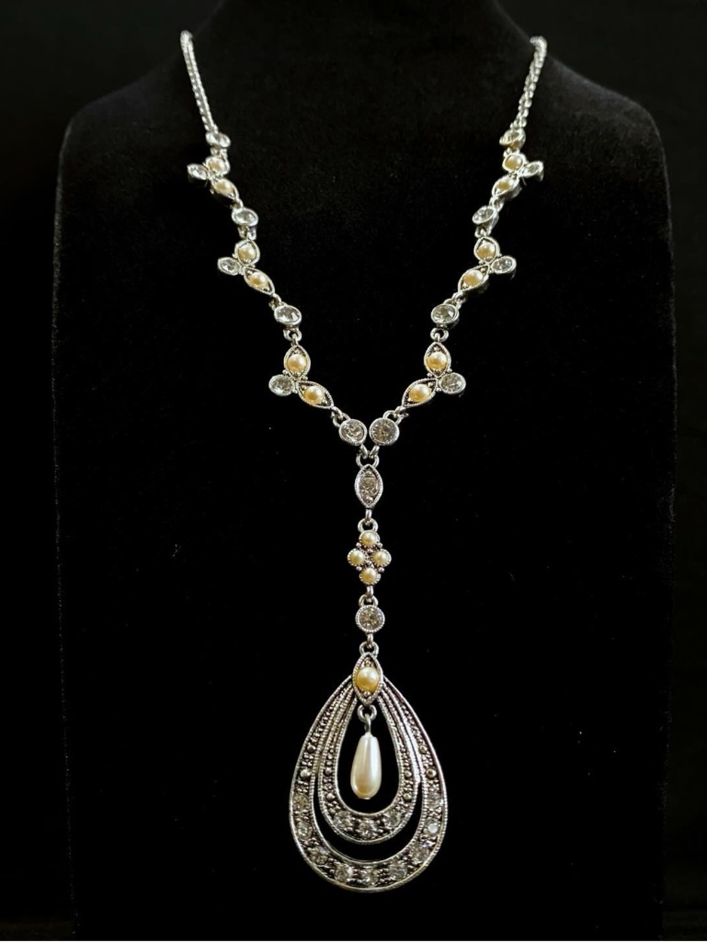 Elegant Silver Teardrop Pendant Necklace with Pearlescent Accent - Women Jewelry